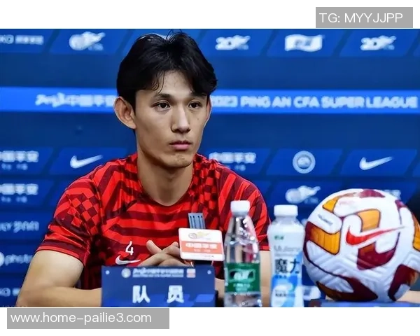 恒大与上港对决赛后采访精彩瞬间回顾与球员心声分享